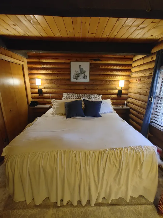 Log cabin bedroom, White Mountains, AZ